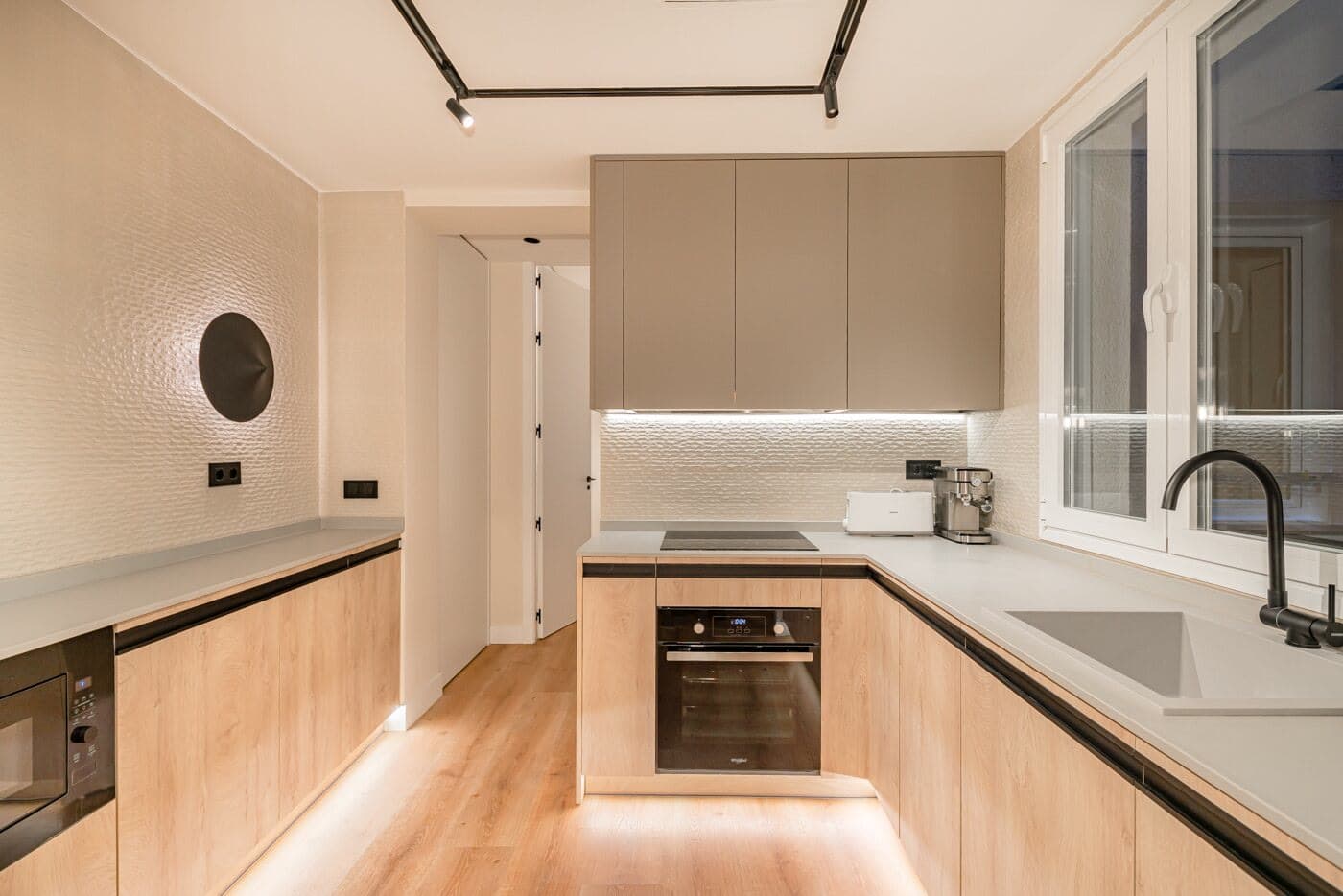 Cocina a medida reformada en una vivienda de la calle Hermosilla